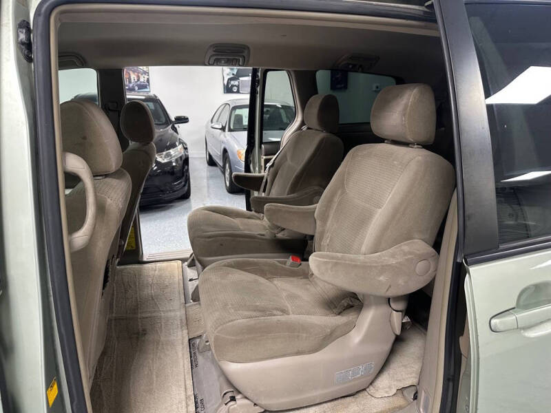 2006 Toyota Sienna LE photo 19