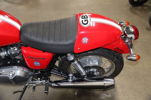 2011 Triumph THRUXTON 9