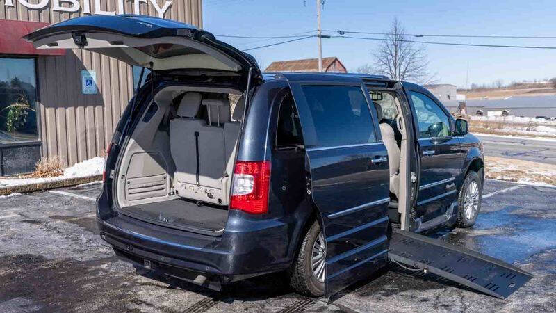 Used 2014 Chrysler Town & Country Limited with VIN 2C7WC1GG8ER221615 for sale in Valders, WI