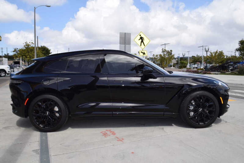 2021 Aston Martin DBX