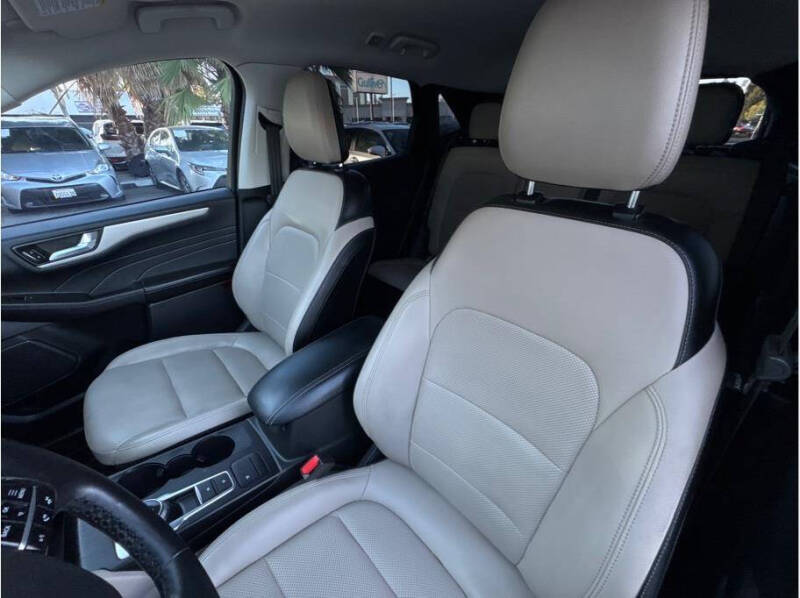 2022 Ford Escape Hybrid SEL