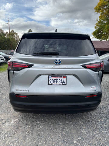 2022 Toyota Sienna LE 8-Passenger