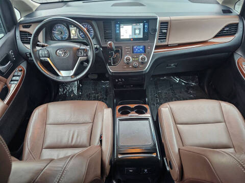 2017 Toyota Sienna Limited Premium 7-Passenger
