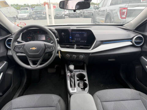 2025 Chevrolet Trax LS