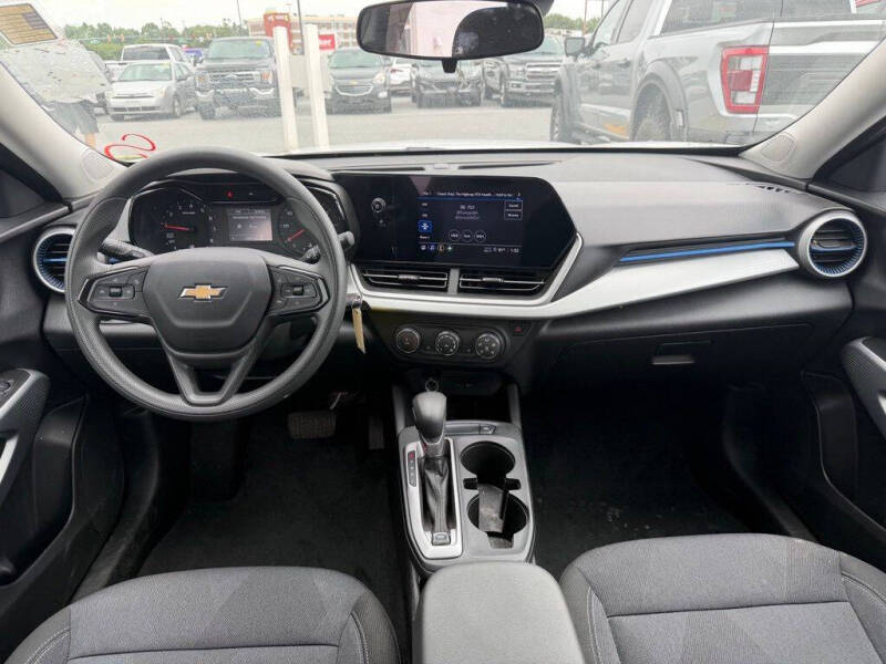 2025 Chevrolet Trax LS
