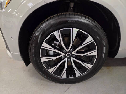 2025 Volvo XC60 B5 Plus Dark Theme