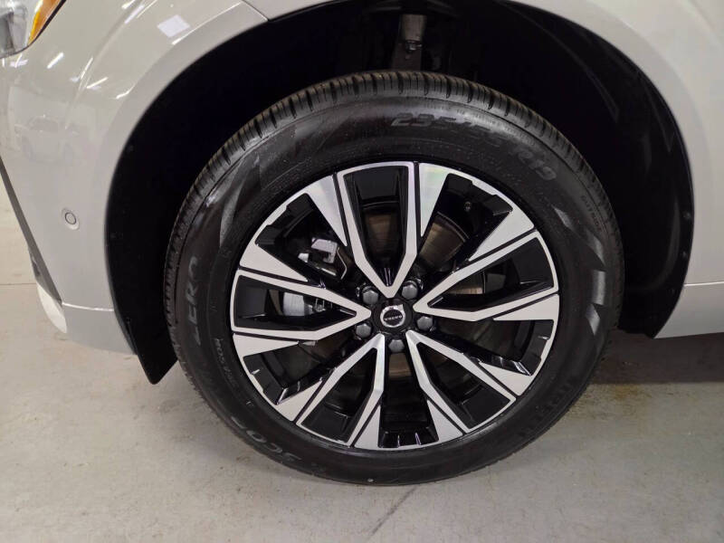 2025 Volvo XC60 B5 Plus Dark Theme