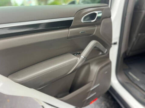 2017 Porsche Cayenne Platinum Edition