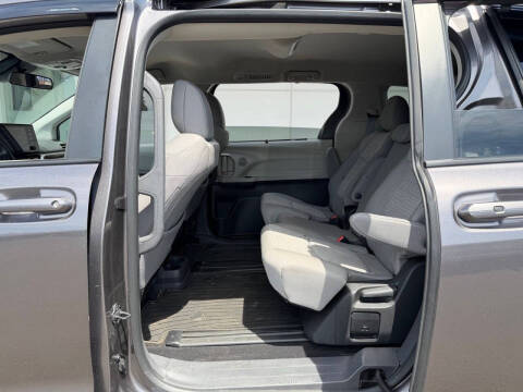 2023 Toyota Sienna LE 8-Passenger