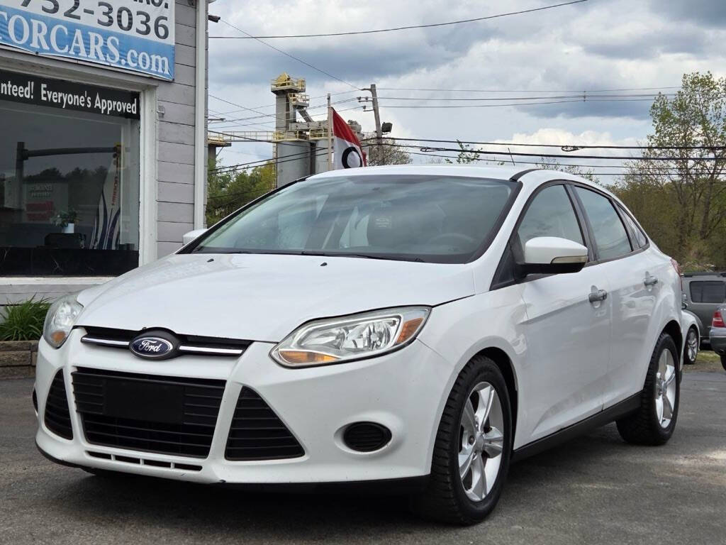 White 2013 Ford Focus SE SE 4dr Sedan 1