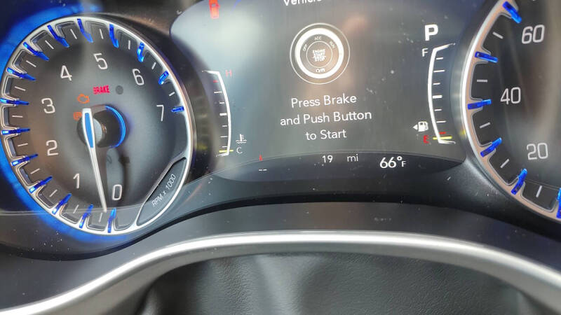 2027 Chrysler Pacifica Select