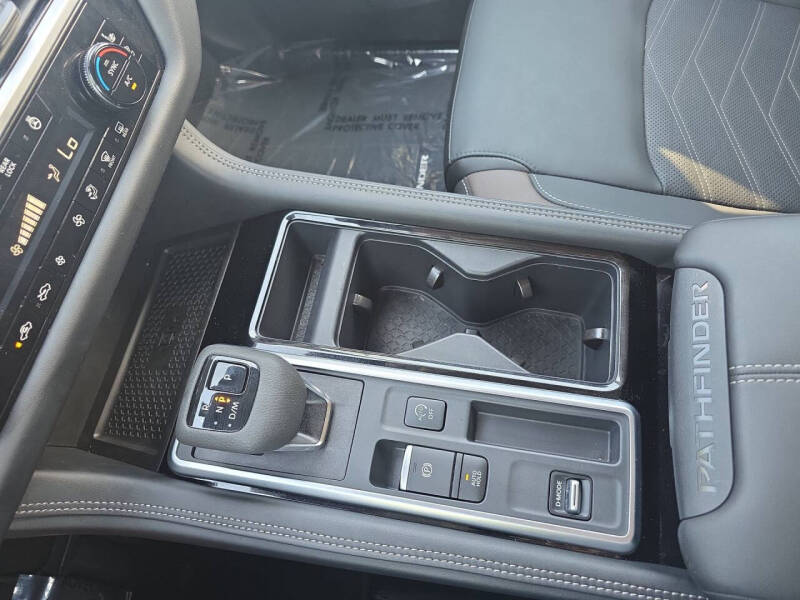 2025 Nissan Pathfinder Platinum