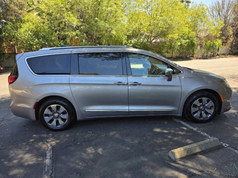 2018 Chrysler Pacifica Hybrid Limited