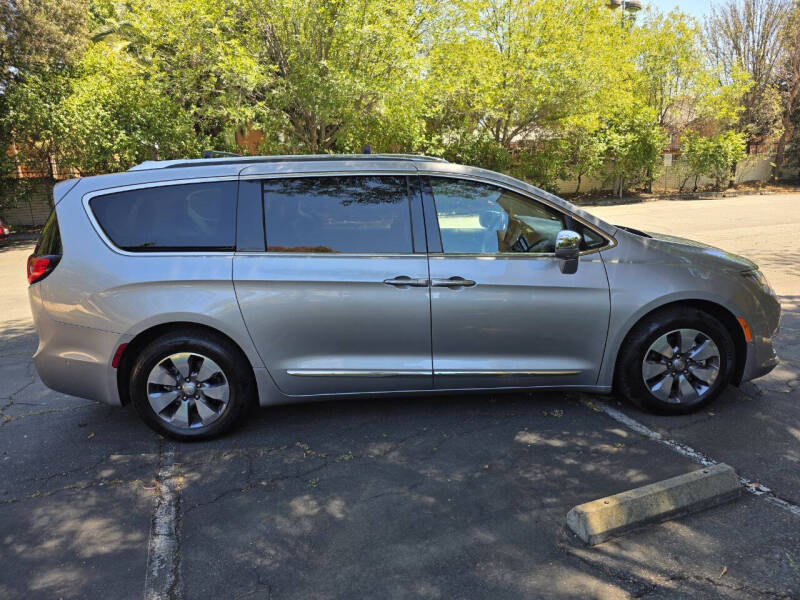 2018 Chrysler Pacifica Hybrid Limited