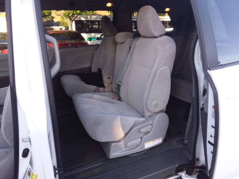 2015 Toyota Sienna LE 8-Passenger