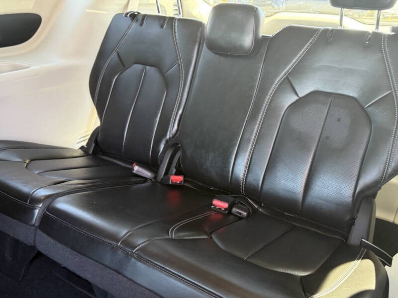 2023 Chrysler Pacifica Plug-In Hybrid Touring L