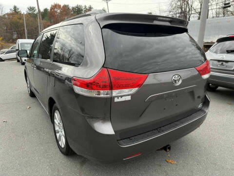 2014 Toyota Sienna XLE 7-Passenger