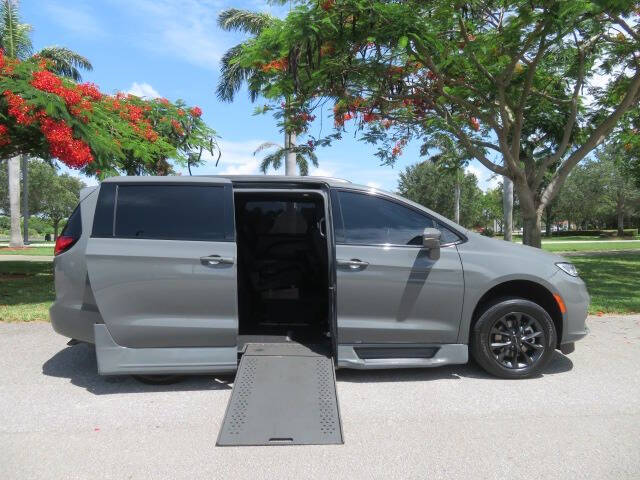 2021 Chrysler Pacifica Touring