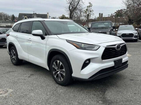 2022 Toyota Highlander for sale at Certified Luxury Motors in Great Neck NY