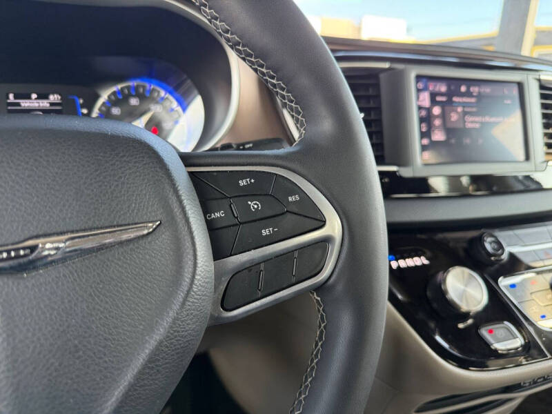 2023 Chrysler Voyager LX
