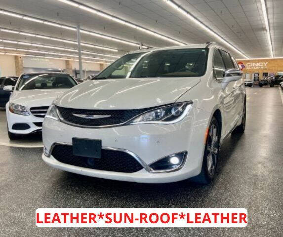 2019 Chrysler Pacifica Limited's photo