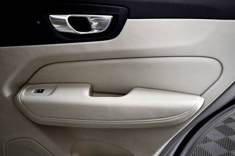 2022 Volvo XC60 B5 Momentum