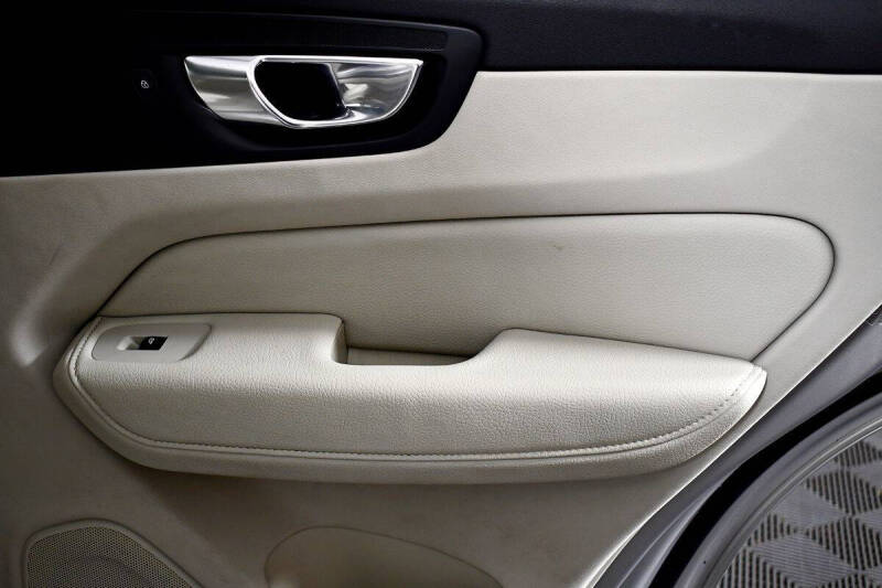 2022 Volvo XC60 B5 Momentum