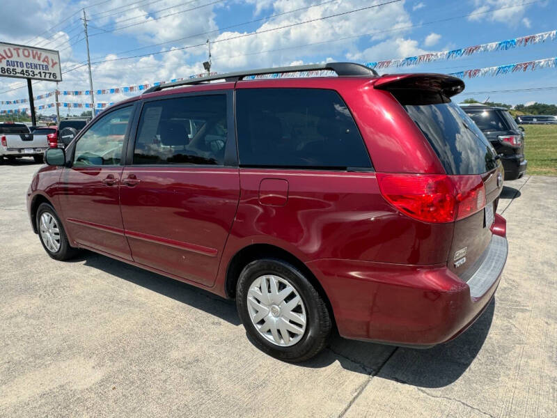 2007 Toyota Sienna LE photo 4