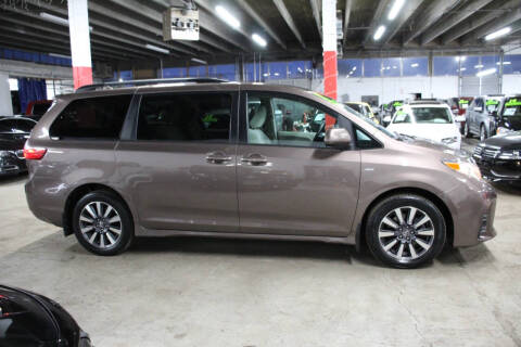 2018 Toyota Sienna LE 7-Passenger