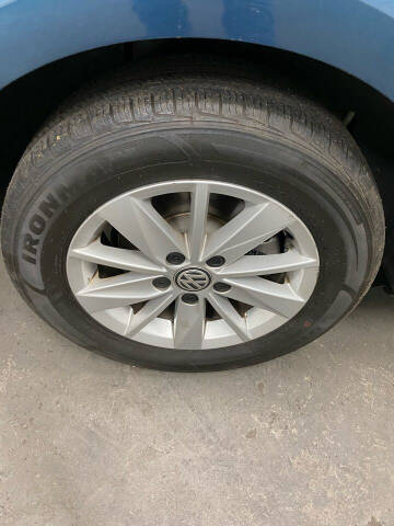 2019 Volkswagen Golf SE