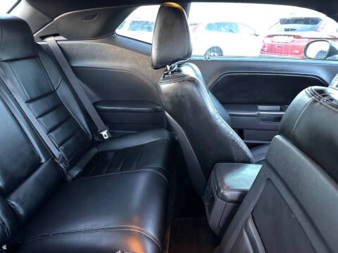 2014 Dodge Challenger SXT