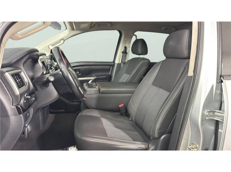 2017 Nissan Titan SV