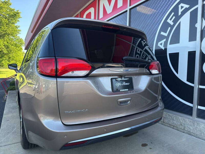 2017 Chrysler Pacifica Touring-L