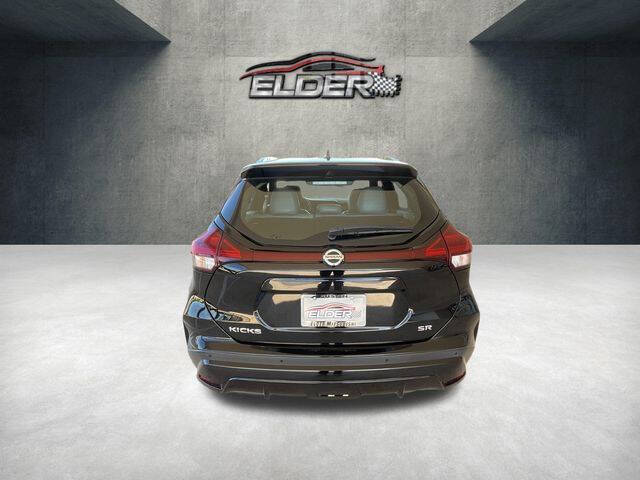 2021 Nissan Kicks SR
