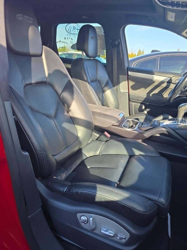 2016 Porsche Cayenne GTS