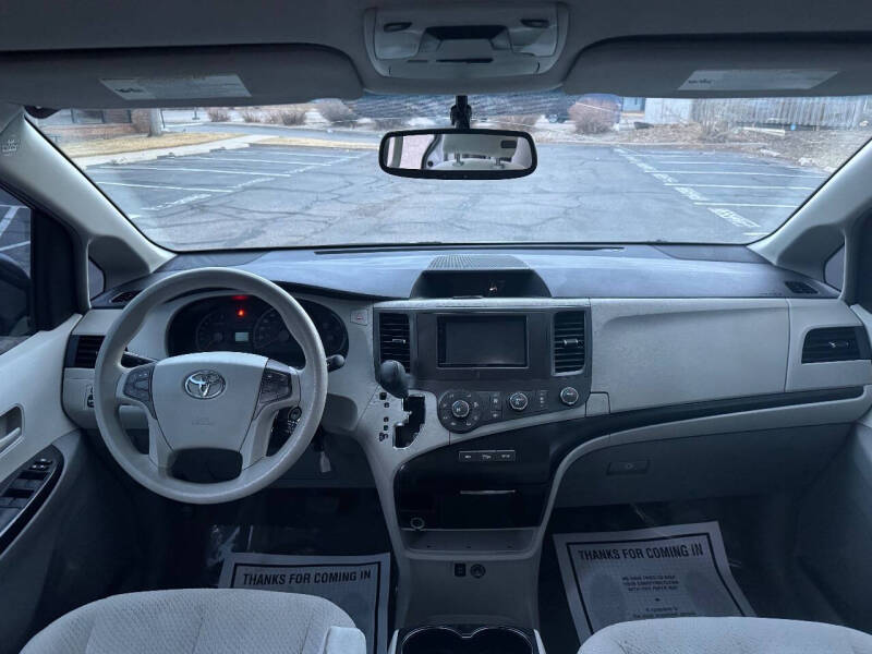 Image 10 of 2011 Toyota Sienna LE 7-Passenger Auto Access Seat