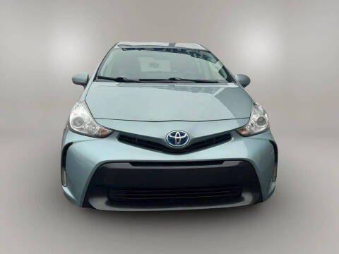 2015 Toyota Prius v Five