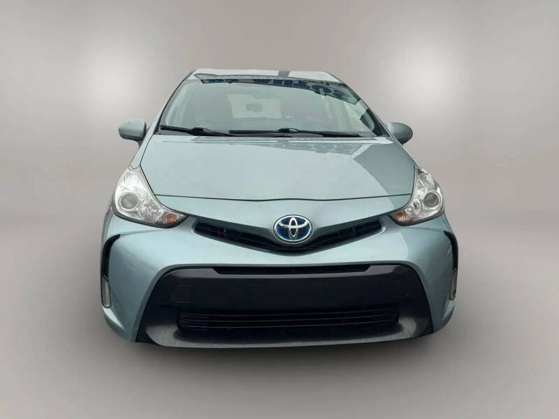 2015 Toyota Prius v Five