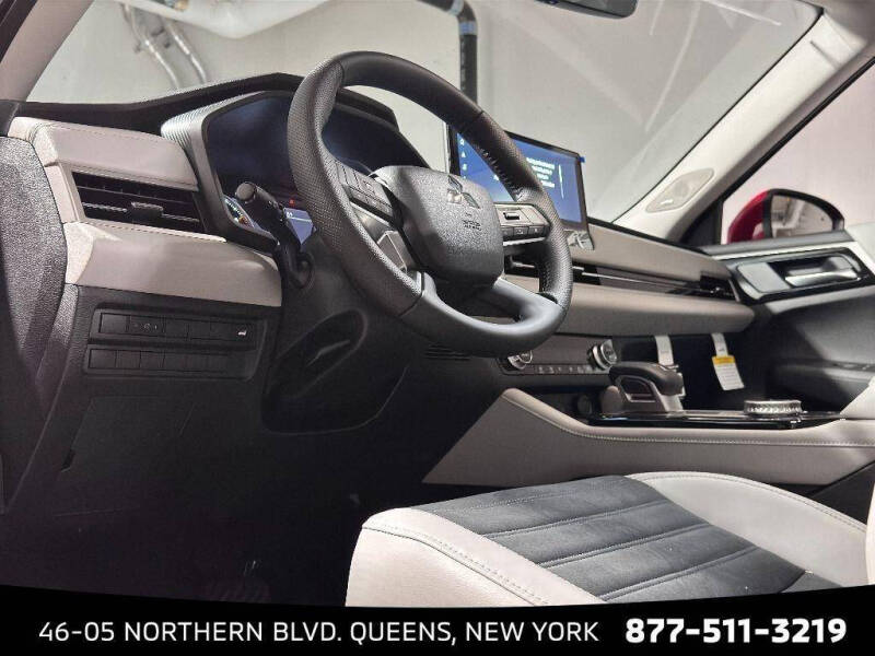 2025 Mitsubishi Outlander SE