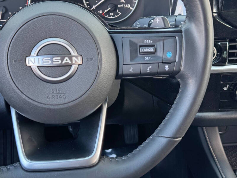 2022 Nissan Pathfinder SV