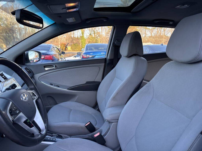 2013 Hyundai Accent SE