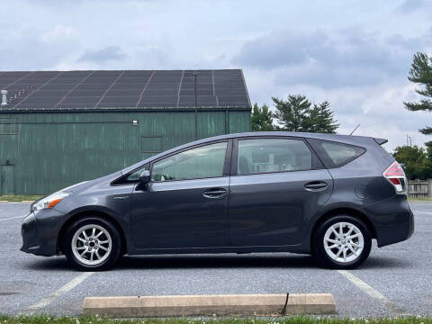 2016 Toyota Prius v Two