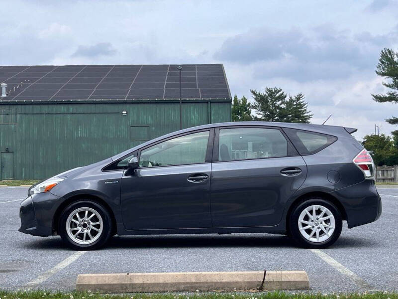 2016 Toyota Prius v Two