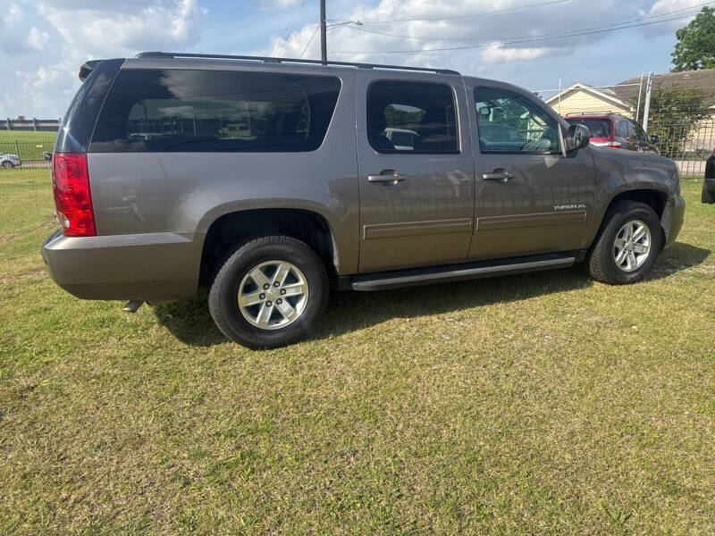 2011 GMC Yukon XL SLE