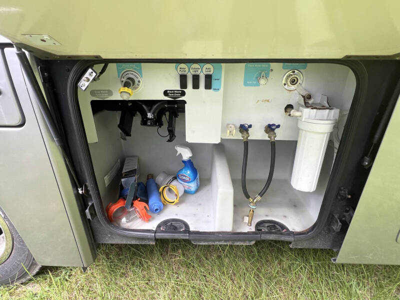 2007 Winnebago Adventurer