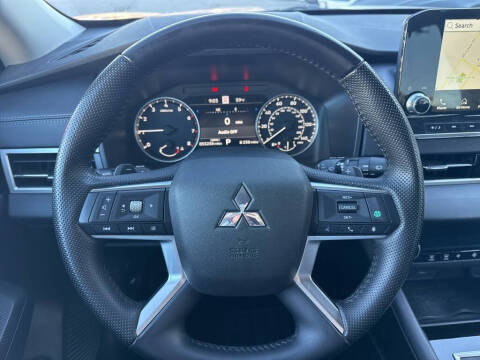 2023 Mitsubishi Outlander SE