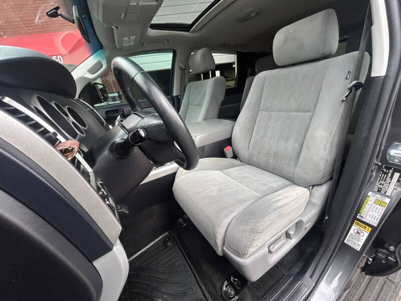 2015 Toyota Sequoia SR5