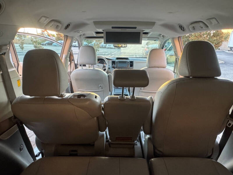 2013 Toyota Sienna XLE 7-Passenger Auto Access Seat