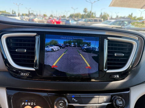 2017 Chrysler Pacifica Touring-L