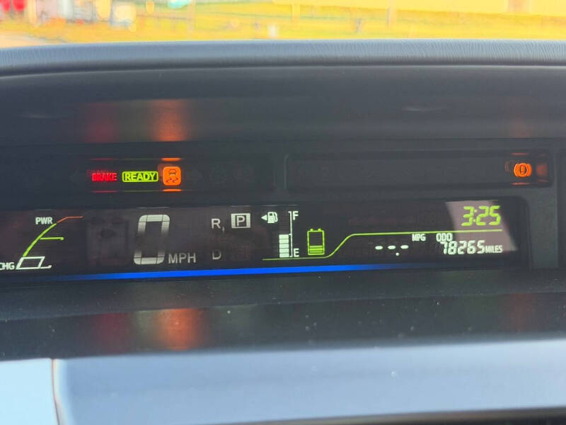 2014 Toyota Prius v Five